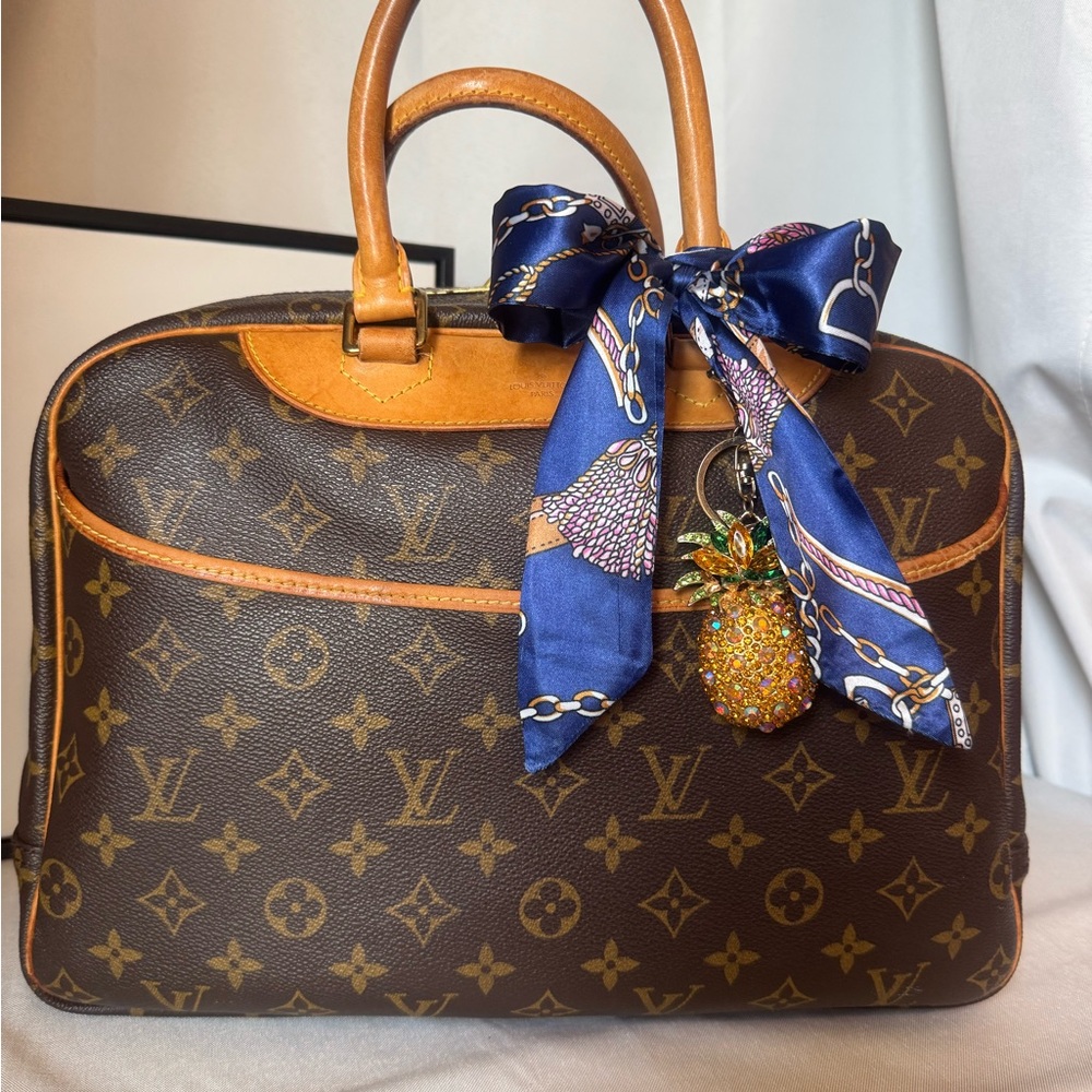 Authentic Louis Vuitton Deauville Brown and Tan Monogram Bag with Dust bag